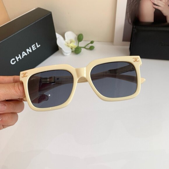 Sleek Lines Chanel Off-White Square Sunglasses - Picture 4 of 8